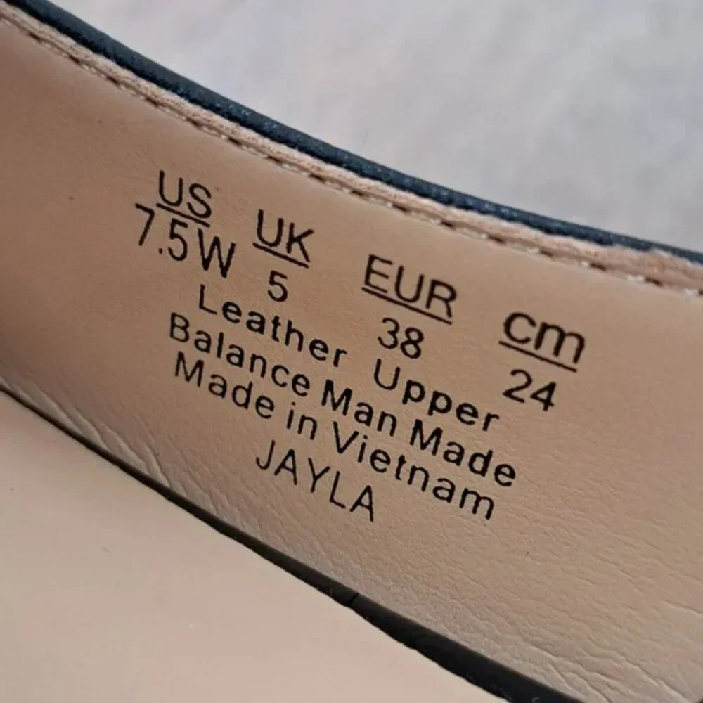 Naturalizer Jayla Slingback Pump - Color: Black Leather - Size: 7.5 Wide - Picture 9 of 9